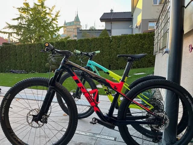 predam-celoodpruzeny-karbonovy-trek-supercaliber