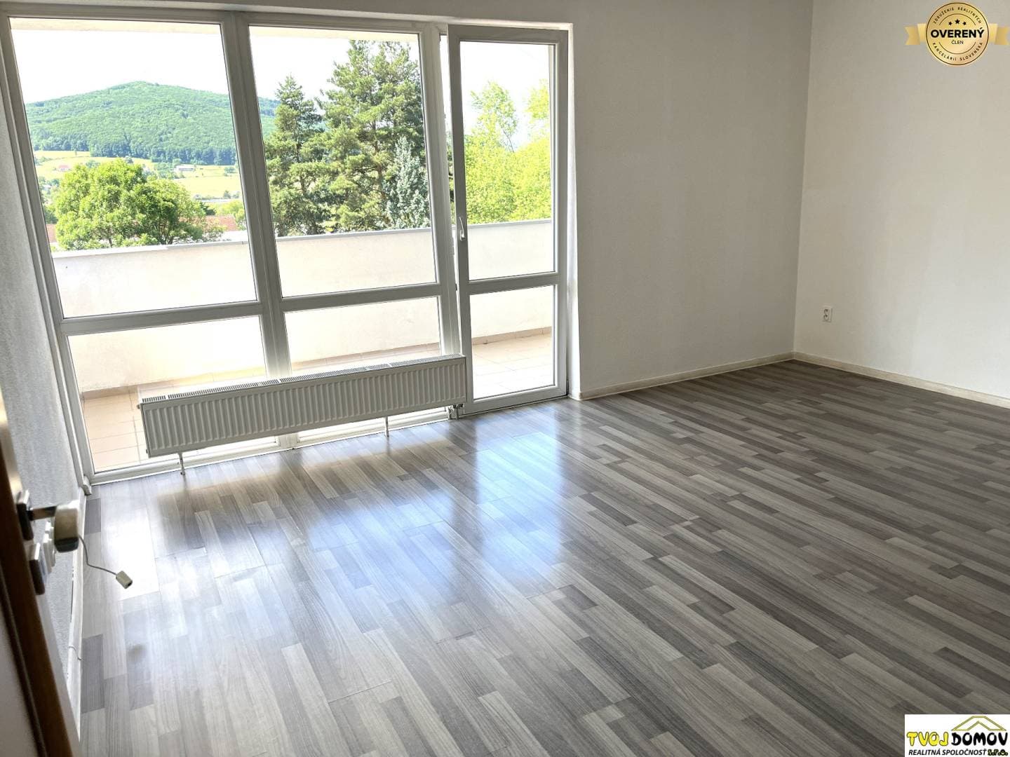 tehlovy-moderne-rieseny-priestranny-trojizbovy-byt-v-detve