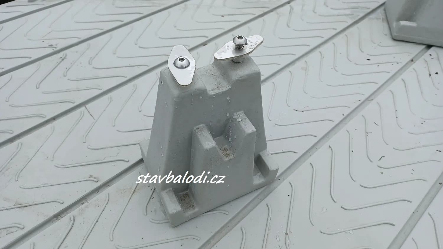 plavajuce-pristavne-molo-plastove-plavaky