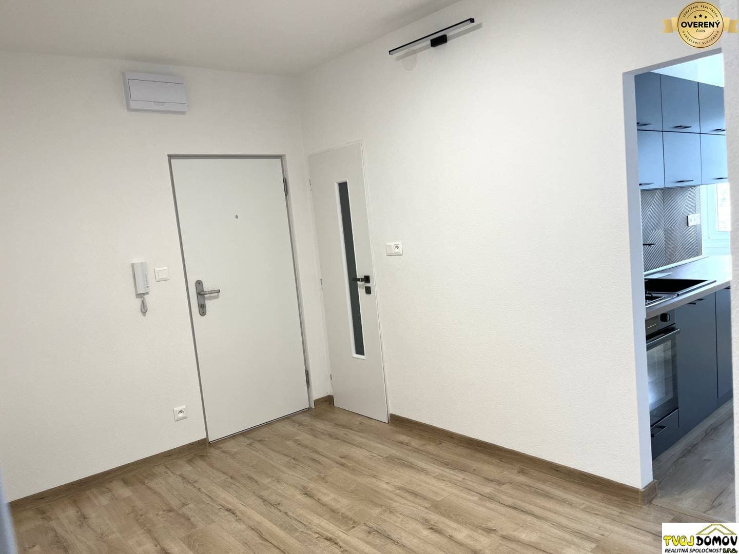 prenajom-prerobeny-dvojizbovy-byt-s-loggiou-na-vimperskej-v-detve