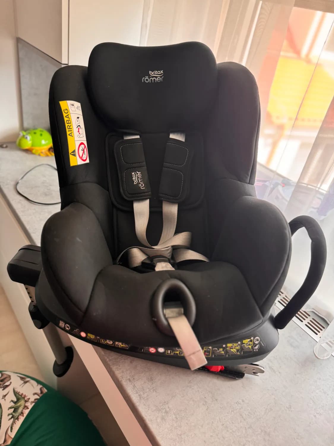 britax-romer-dualfix-2-ciernej-farbe