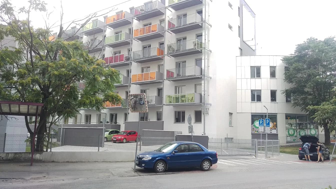 volne-ihned-parkovanie-na-nivach-bbc-1