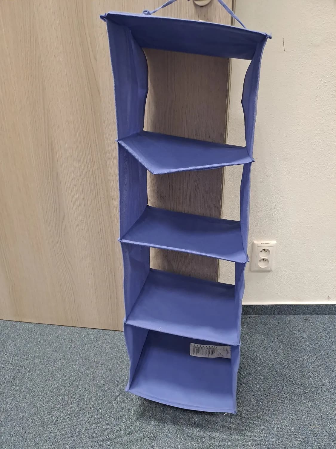zavesny-ulozny-box-latkovy