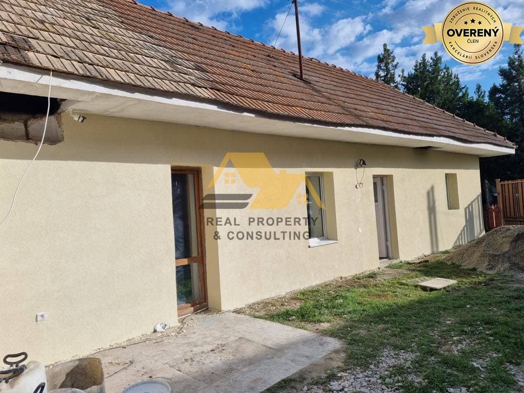 Predám rodinný dom s pozemkom v obci Černík - 1