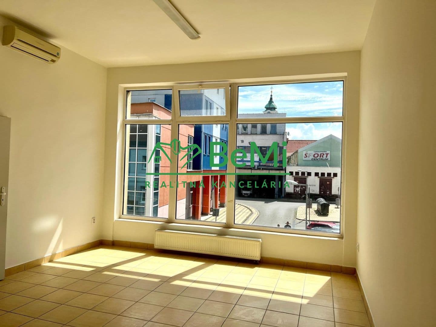 Prenájom priestoru 29,79 m2 v centre mesta Topoľčany - id 140-25-LUGU - 1