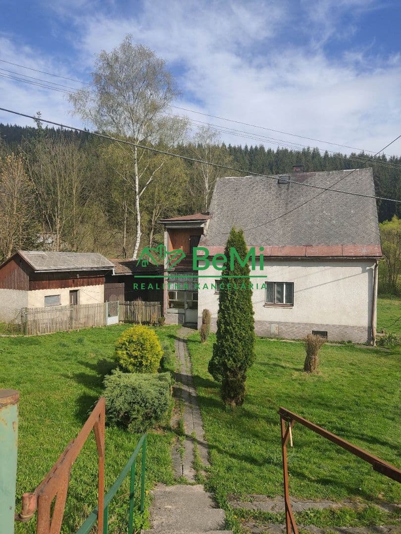 Rodinný dom Svrčinovec, 881m2, 092-12-PEMOa - 1