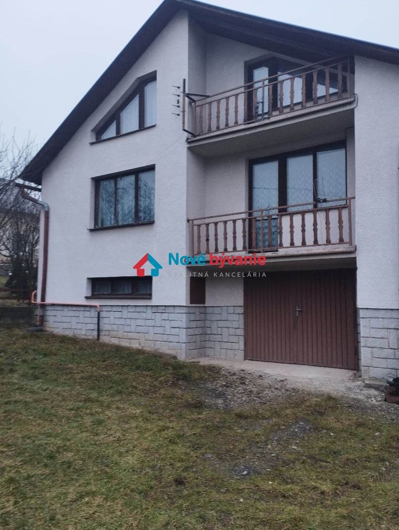 Dvojpodlažný rodinný dom s rozsiahlym pozemkom vo Vranove nad Topľou - 1