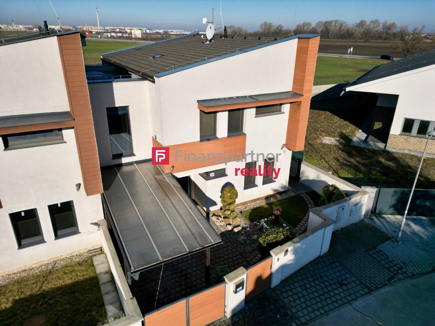 Znížená cena. Exkluzívne na predaj nádherný 4 izbový dvojdom v obci Kútniky - 1