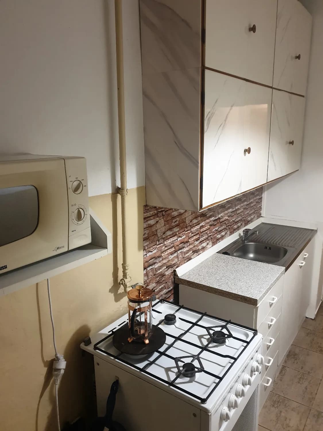 prenajom-priestranny-3-iz-byt-balkon-nerpeichodne-izby-ruzinov
