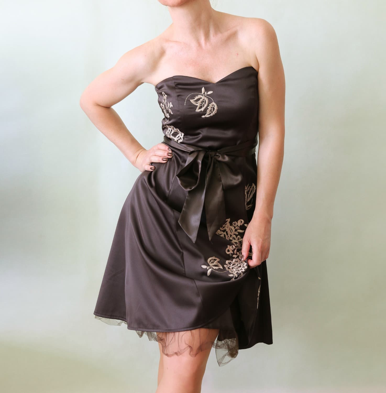hnede-korzetove-saty-s-vysivkou-vero-moda-vel-s