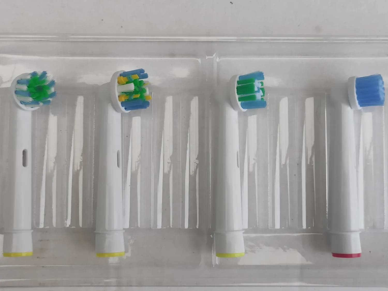 nahradne-hlavice-k-elektrickym-zubnym-kefkam-4-ks