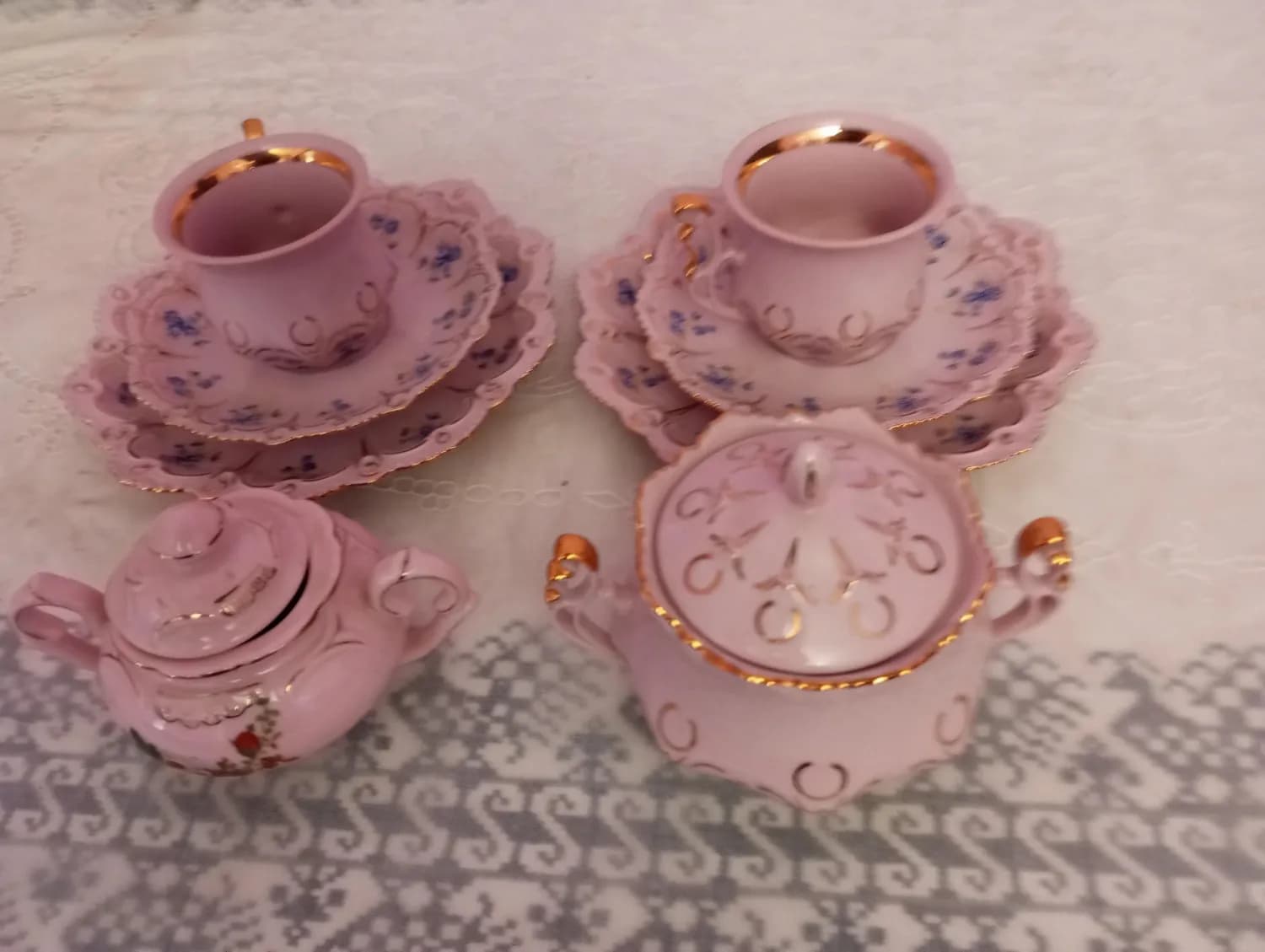 nadherny-ruzovy-porcelan