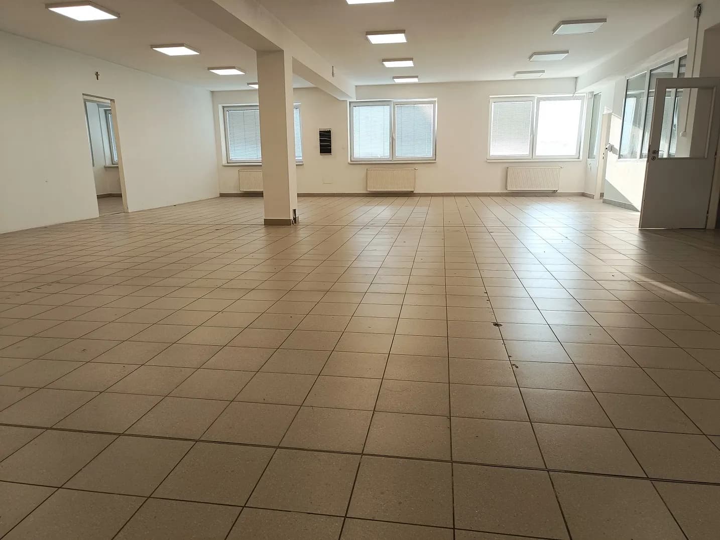 kancelarske-priestory-zilina-sirsie-centrum-270-m2-cena-2025-eurmesiac-en