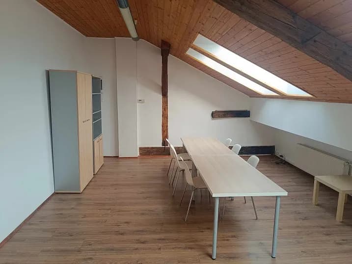 kancelaria-zilina-centrum-do-33-m2-cena-360-eurmesiac-vr-en