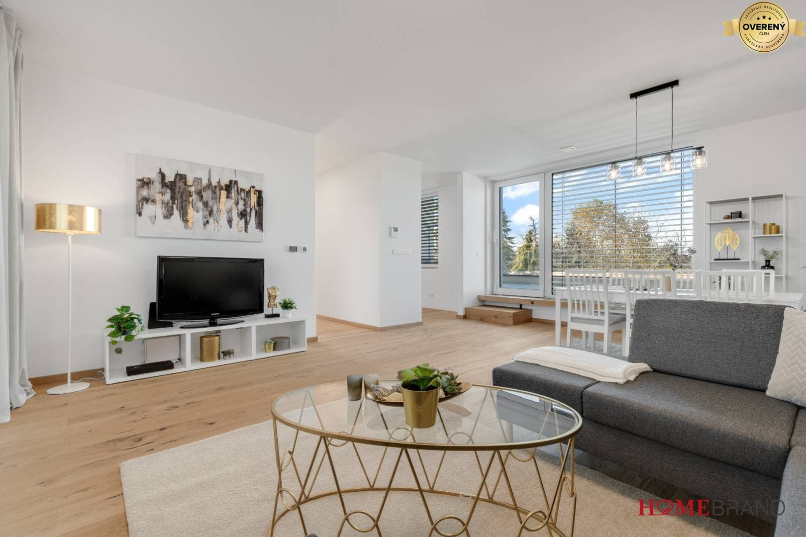 890348_ade5cfd4f52b4084558ef5f79e29117f