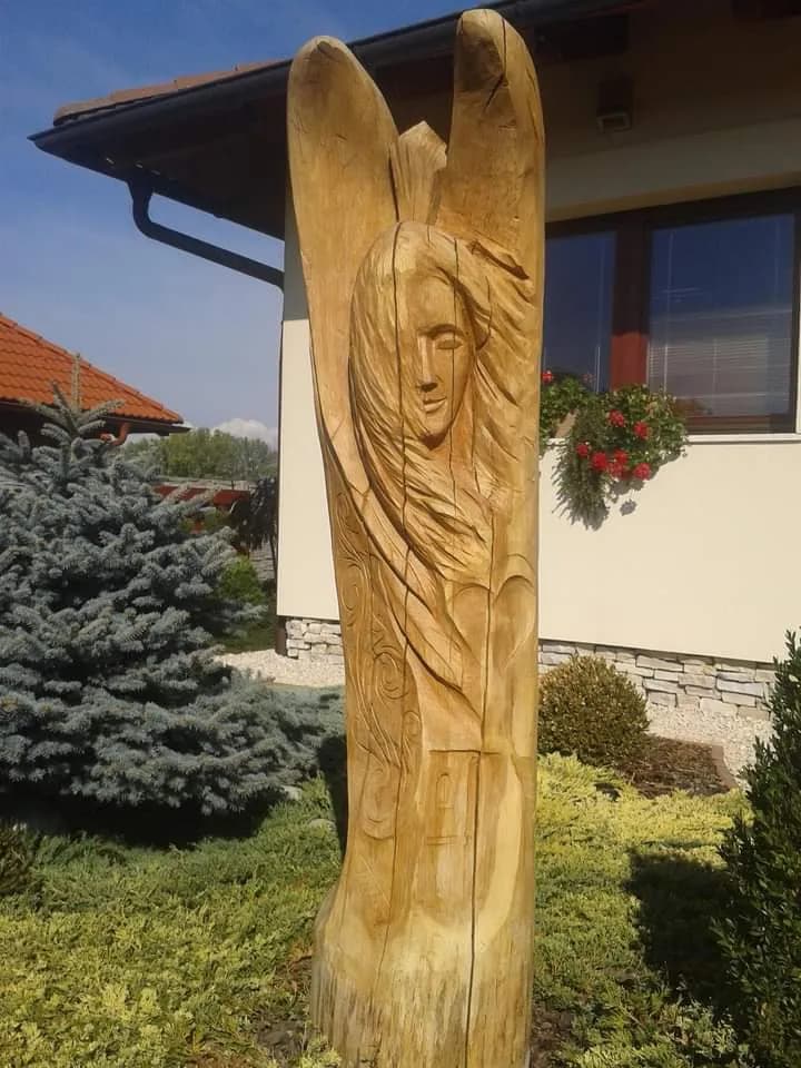 sochy-z-dreva