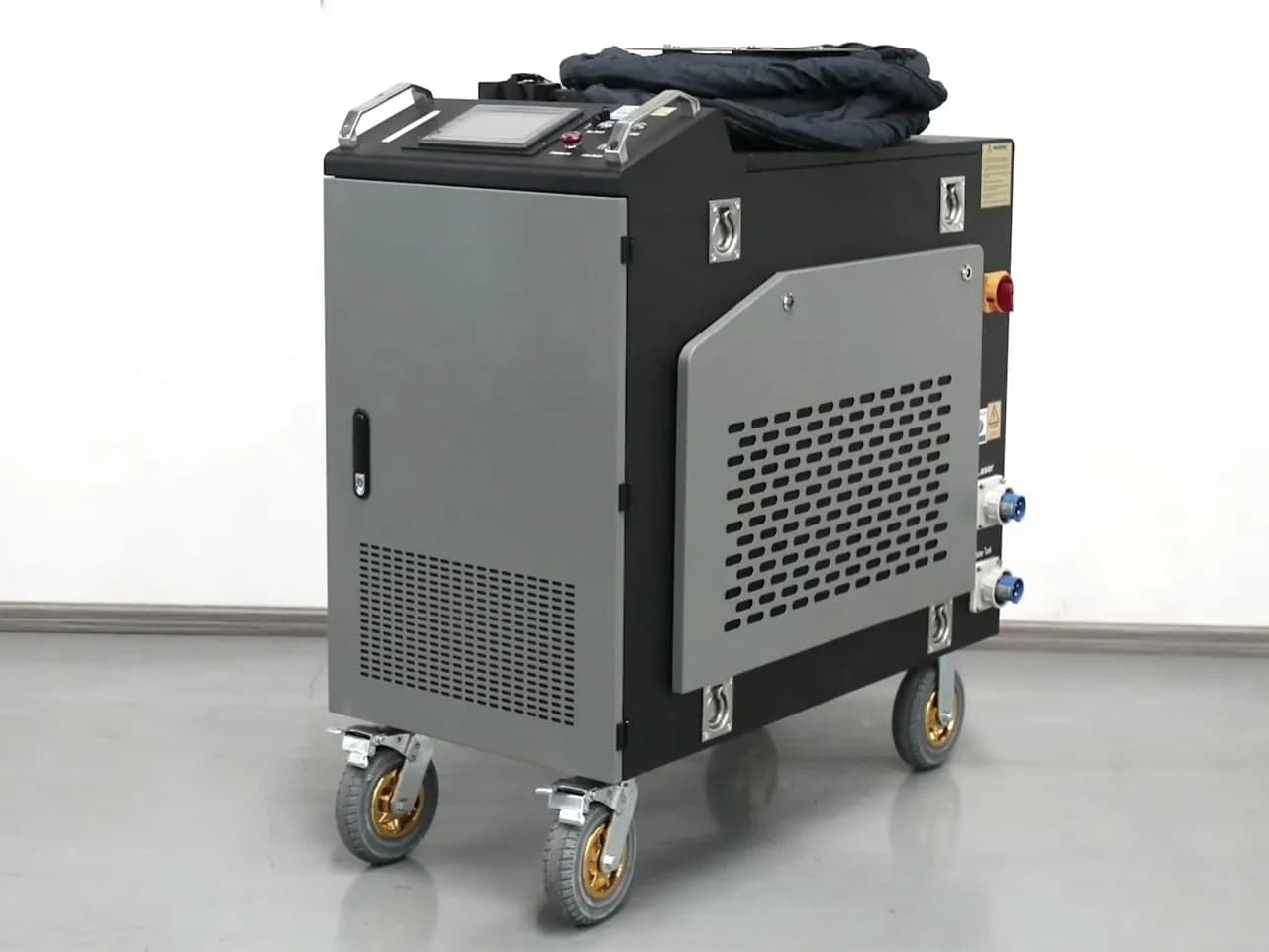 cistiaci-kontinualny-laser-cw-2000w-opticky-kabel-15m
