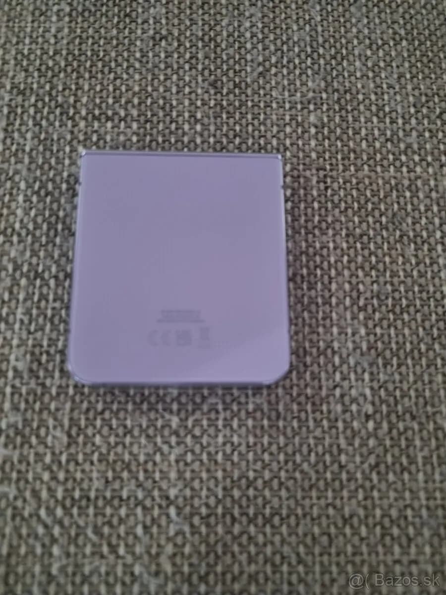Samsung Galaxy Flip4 - 1