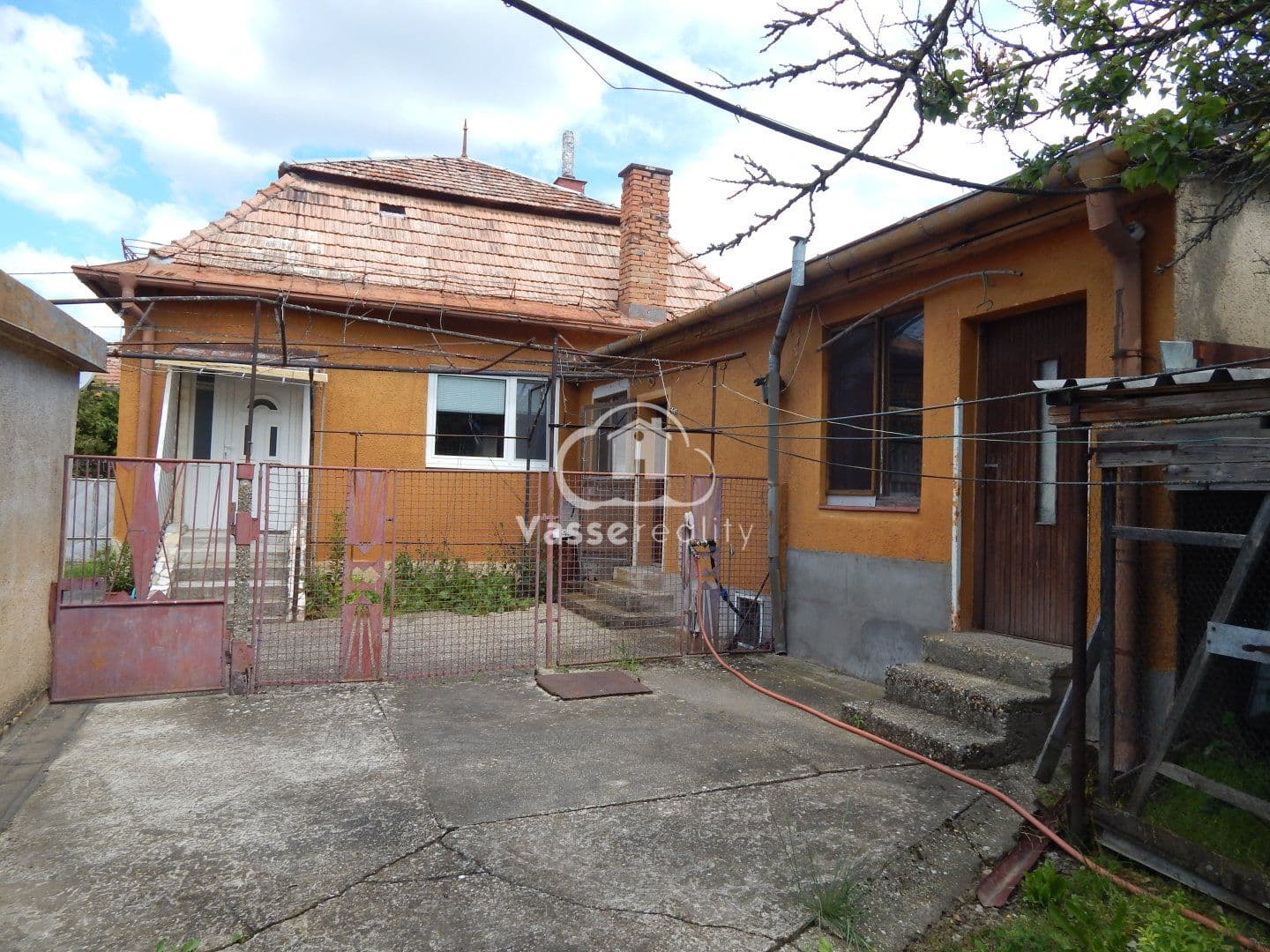 Na predaj ihneď obývateľný 3 izbový dom v Bajtave! - 1