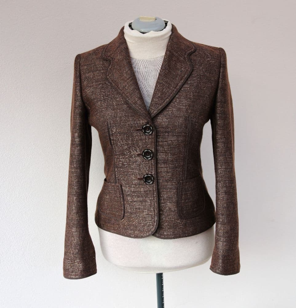 1751622655231-escada1