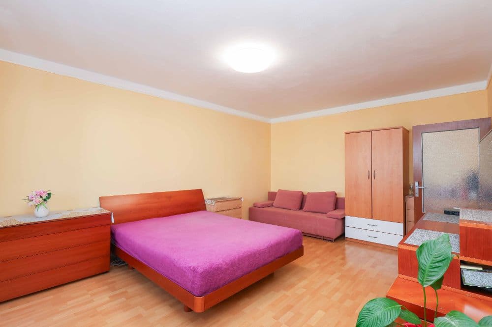 Priestranný 1-izb. byt+loggiou Vrakuňa, 42 m², výborná poloha - 1
