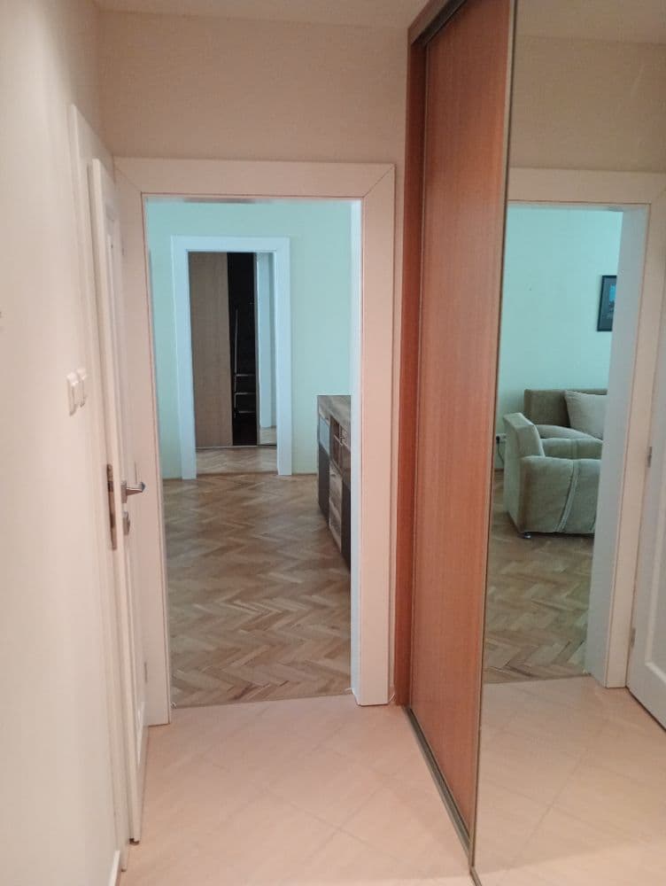 Prenájom 3 izb. bytu Ba -račianske myto - 1