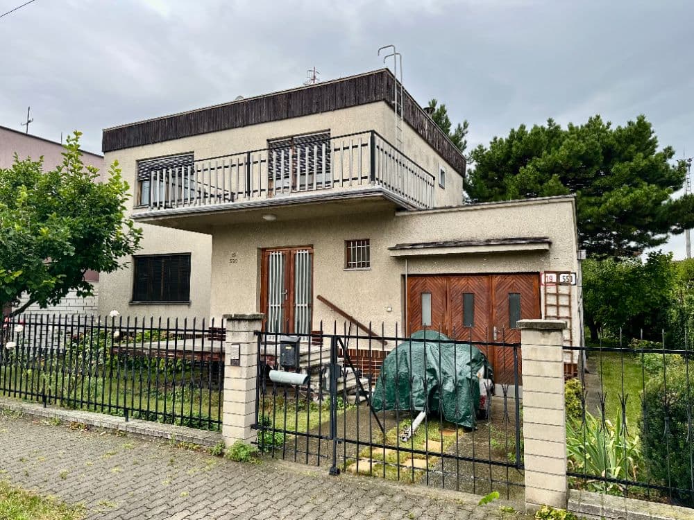 Dvojpodlažný priestranný rodinný dom so záhradou- leopoldov, 711 m2 - 1