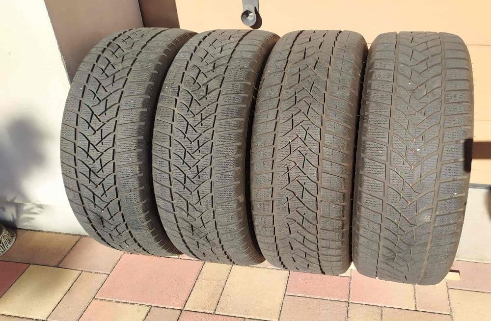 Predám zimné pneu Dunlop 255/45R20 105V - 1
