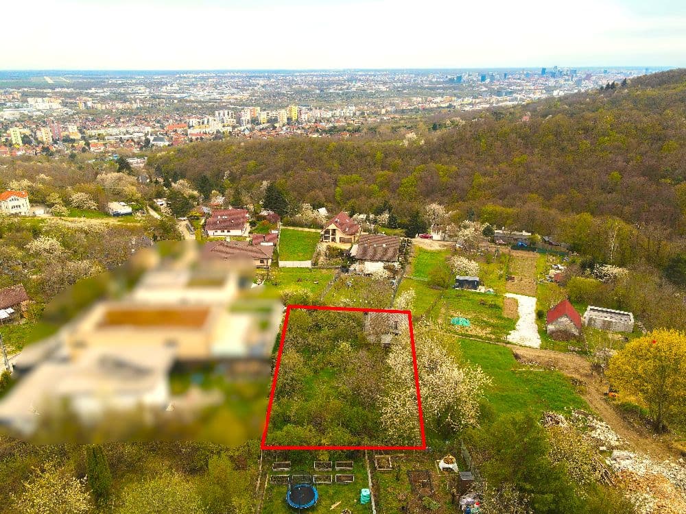 Pekný stavebný pozemok 584 m2 S krásnym výhladom v rači pod lesom / Bratislava. - 1