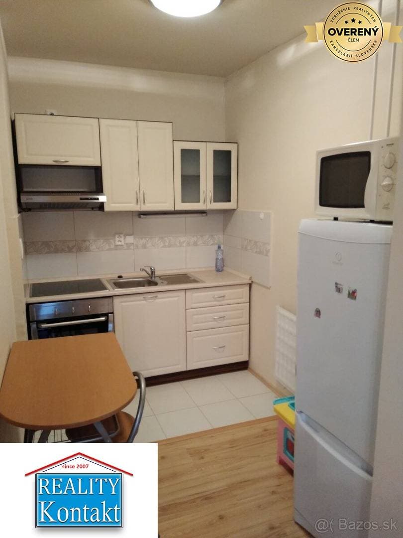 644890_09b3b0a6bf746c6e770ef9539ff66818