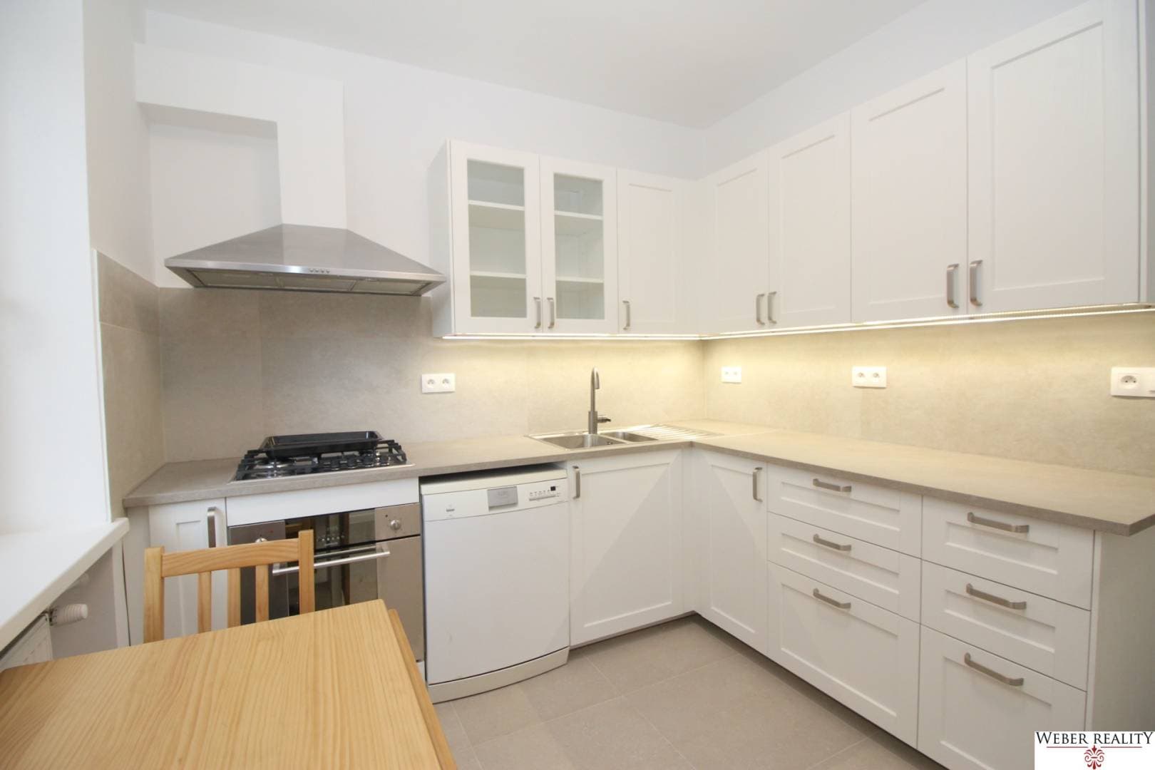 975591_98fd40dc73a0e7c89fd9d77ca391f613