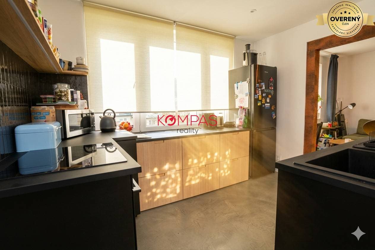 704370_b9a2dc48036279d3c753350925168b12