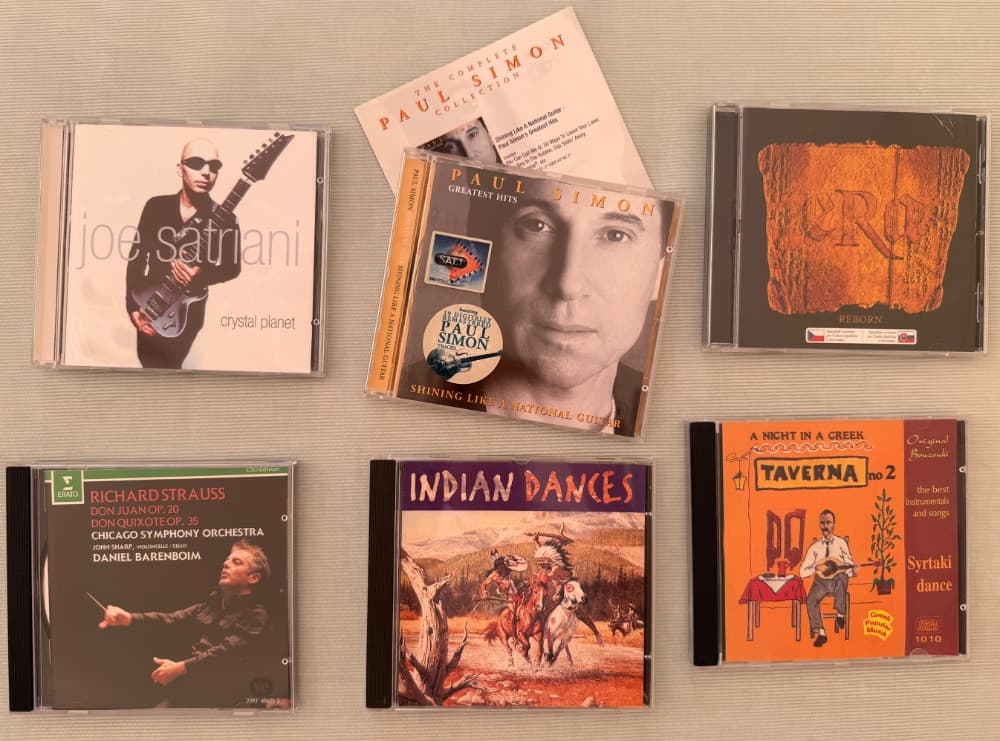 1784270180547-Cdčka-Era,-Paul-Simon,Joe-Satriani,-Indian-Dances-Strauss