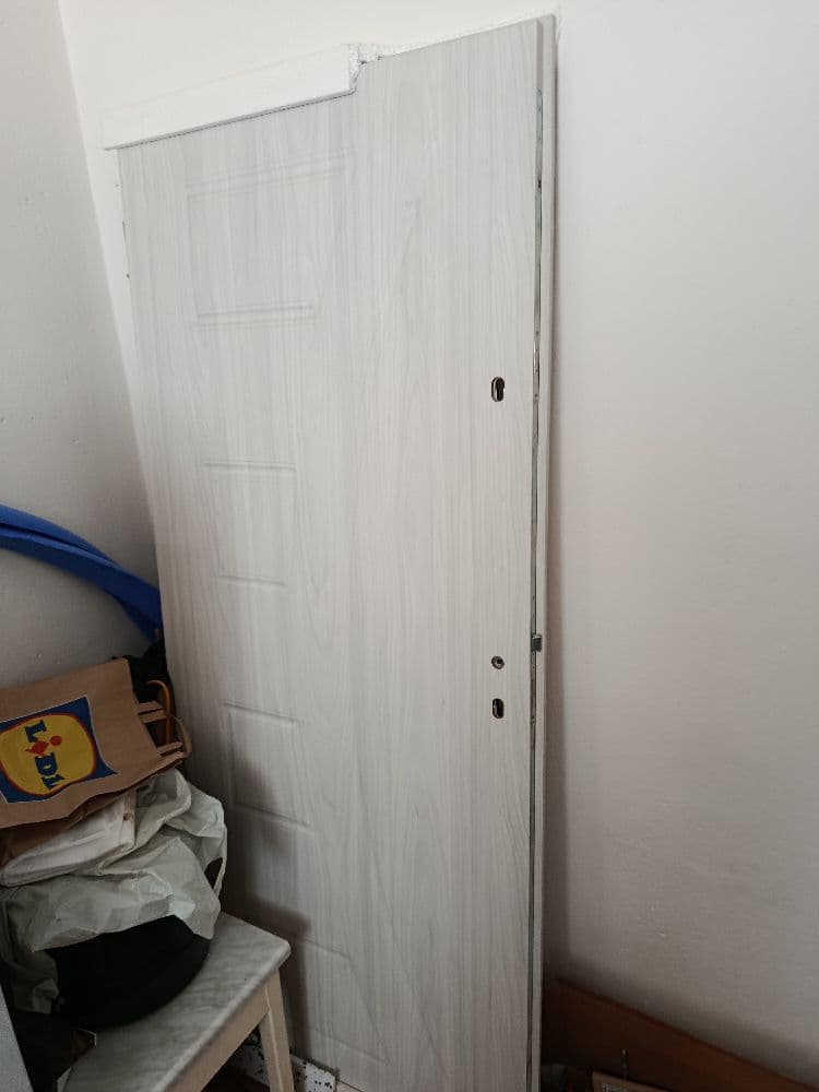Dvere vhodne do bytu. Rozmery: 200x85 - 1