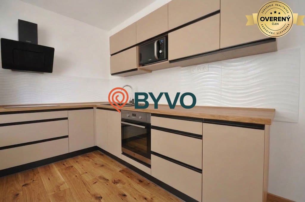 Slnečný 2-izbový byt po kompletnej rekonštrukcii - 1