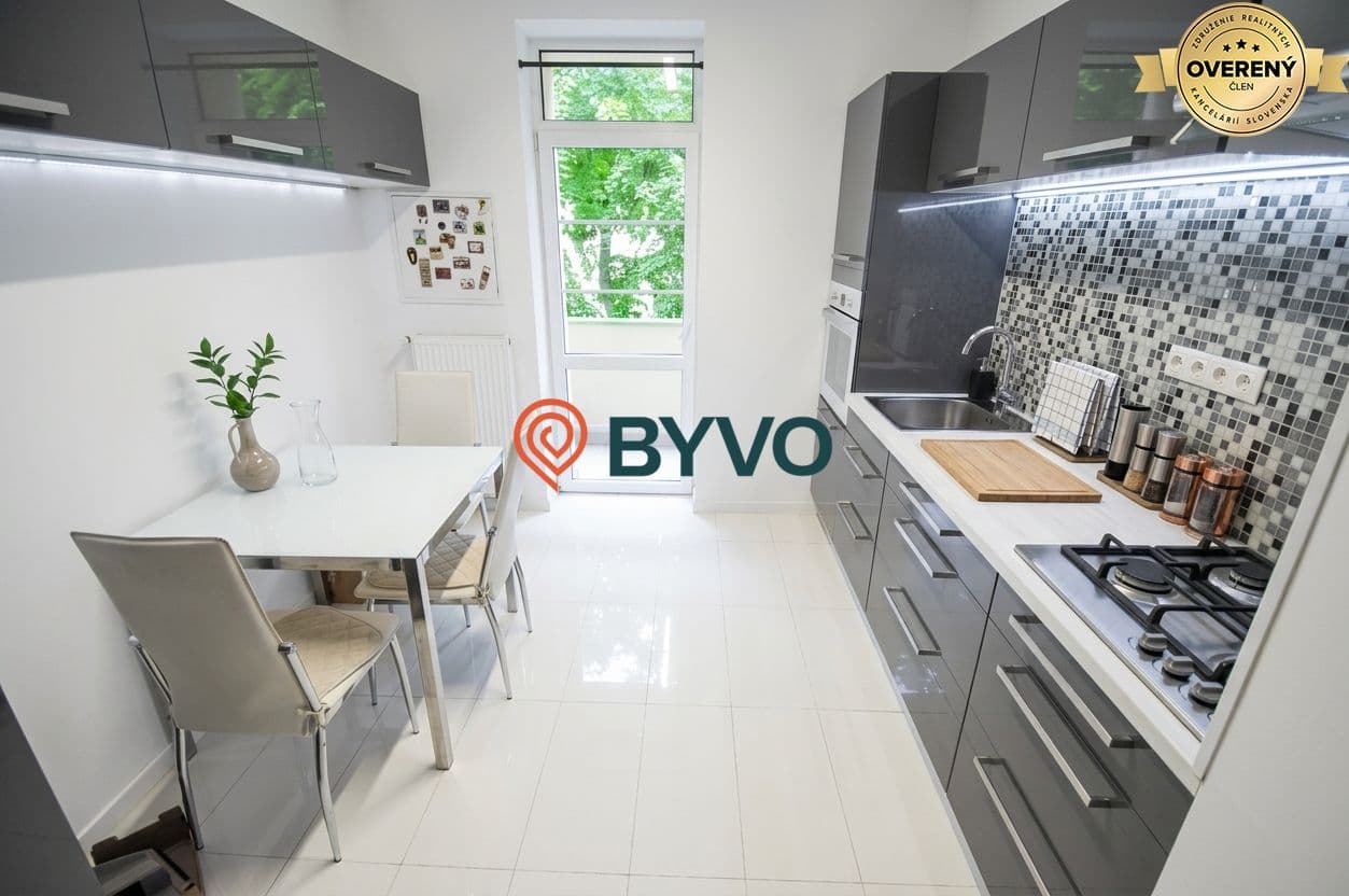 1056866_7a7f6f98c35aa2c8a26d2057adc9f241