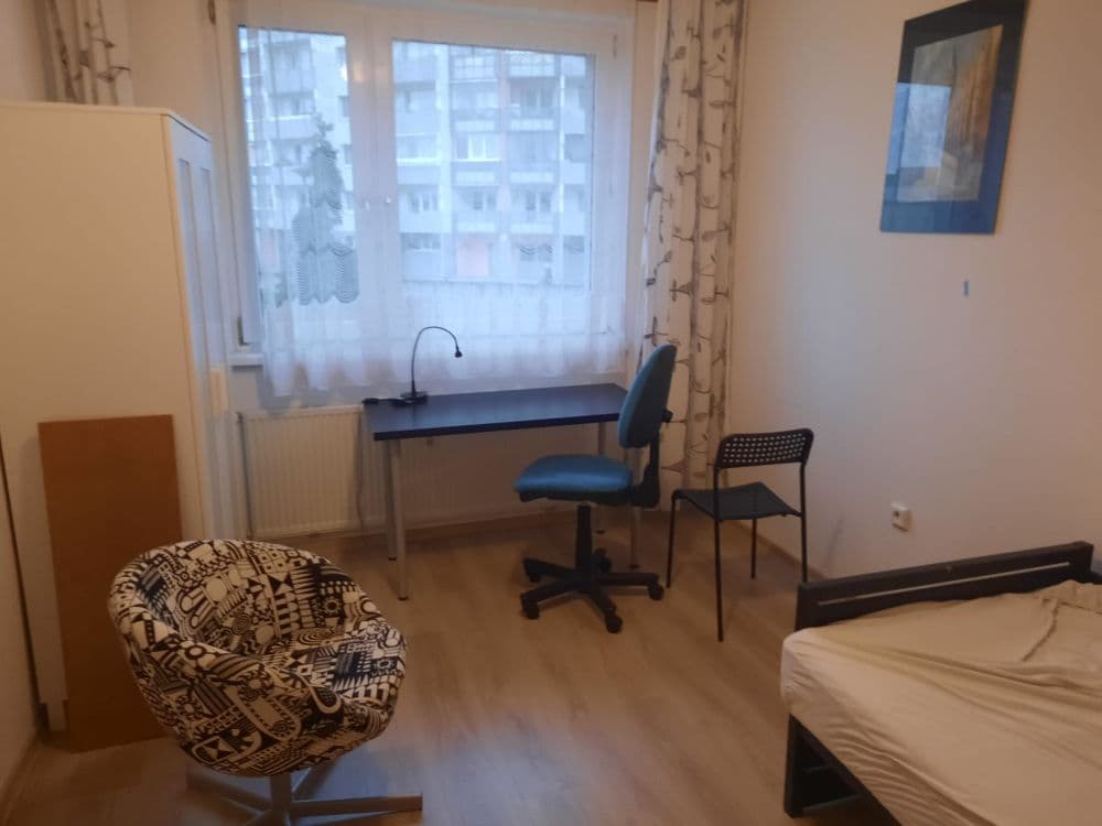 Prenájom 3i-bytu v Bratislave na Dlhých Dieloch - 1