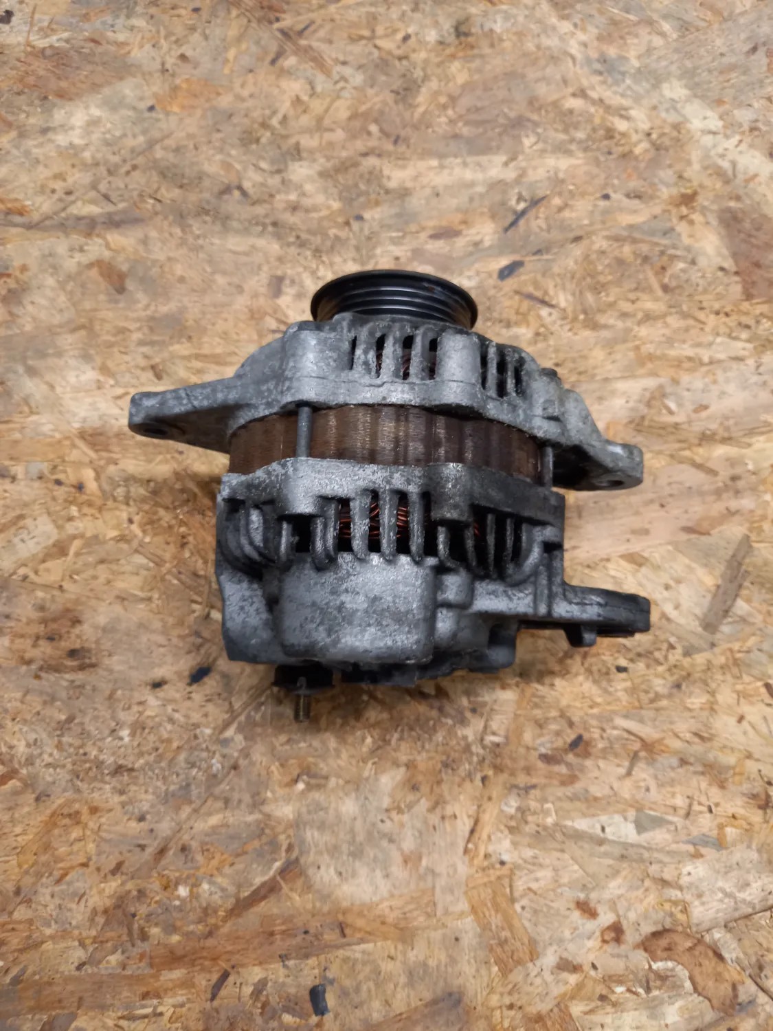 Mitsubishi colt 1.5 benzínový alternátor - Náhradné diely